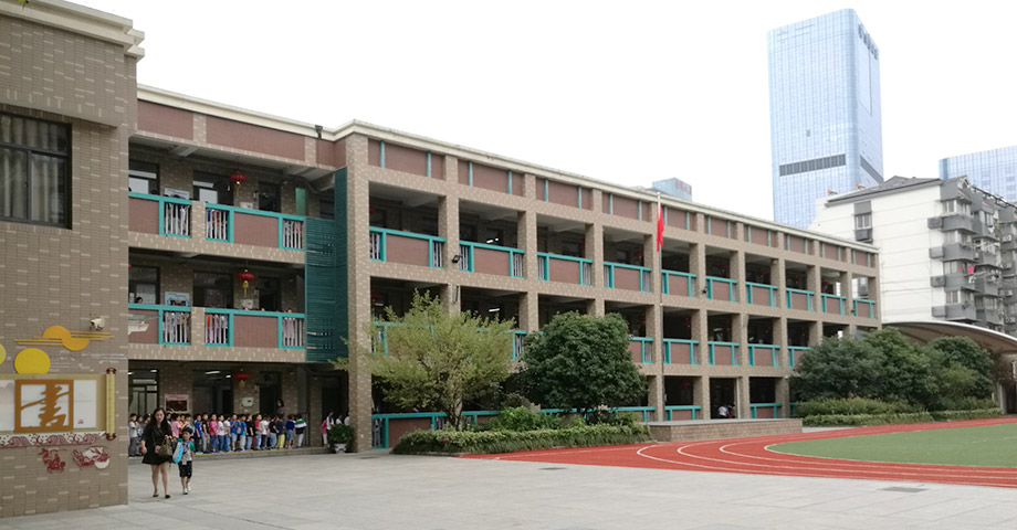 南京五老村小學(xué)家長(cháng)接送安保管理系統案例。