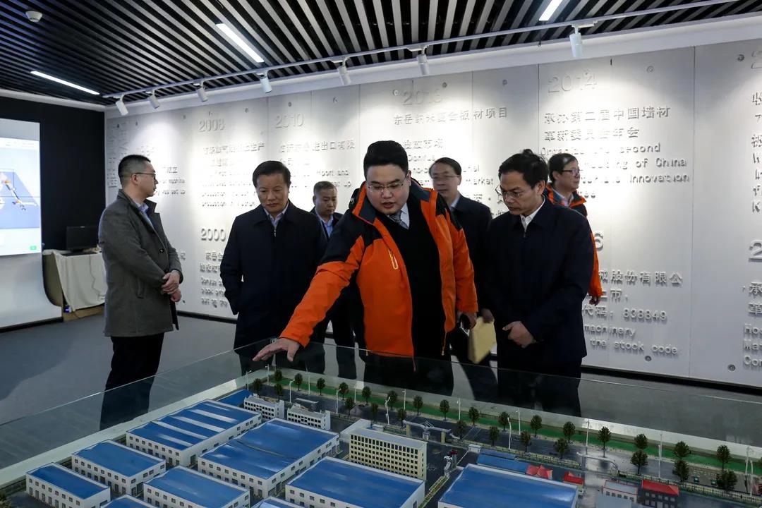 沂南縣縣委侯占夫書記一行蒞臨東岳機械調研工作 沂南縣縣委侯占夫書記一行蒞臨東岳機械調研工作